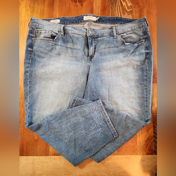 Torrid Womens Jeans Size 26.  Faded blue with more stonewash on front. - Picture 5 of 5